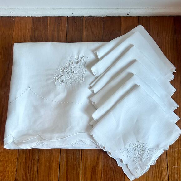 Vintage White Cutwork 97” x 62” Tablecloth Set w/ 6 Embroidered Napkins - Picture 3 of 16